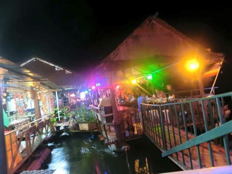 แพแหม่มทัวร์ Lägenhet Ban Huai Maenam Noi Exteriör bild